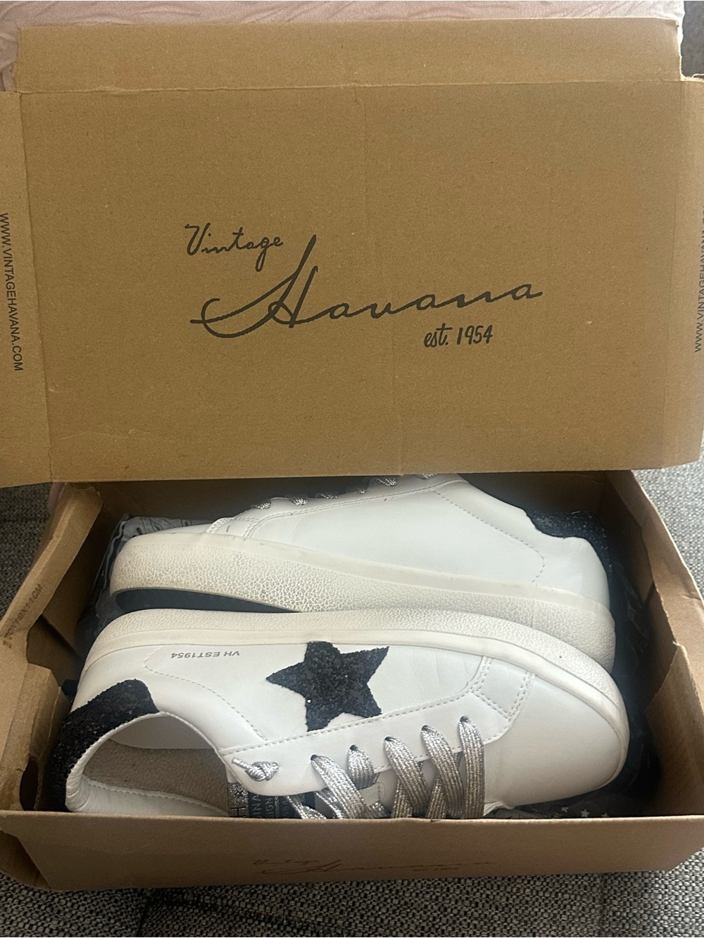 Vintage Havana White Leather Sneakers with Black Star and Silver Laces - Picture 7 of 7